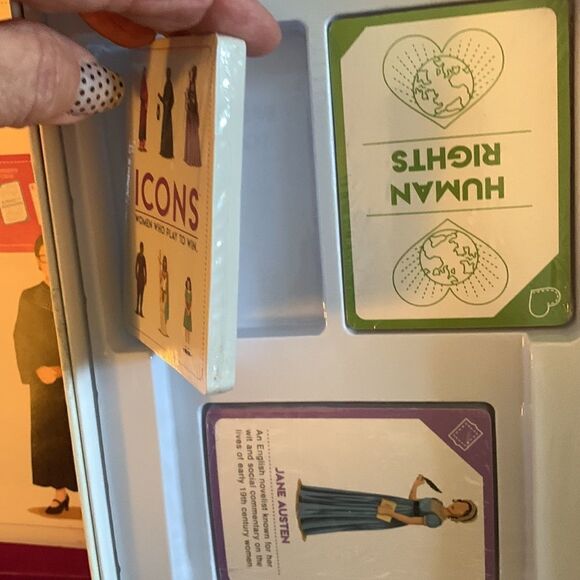 Family Card Game: ICONS women who play to win - Picture 3 of 6